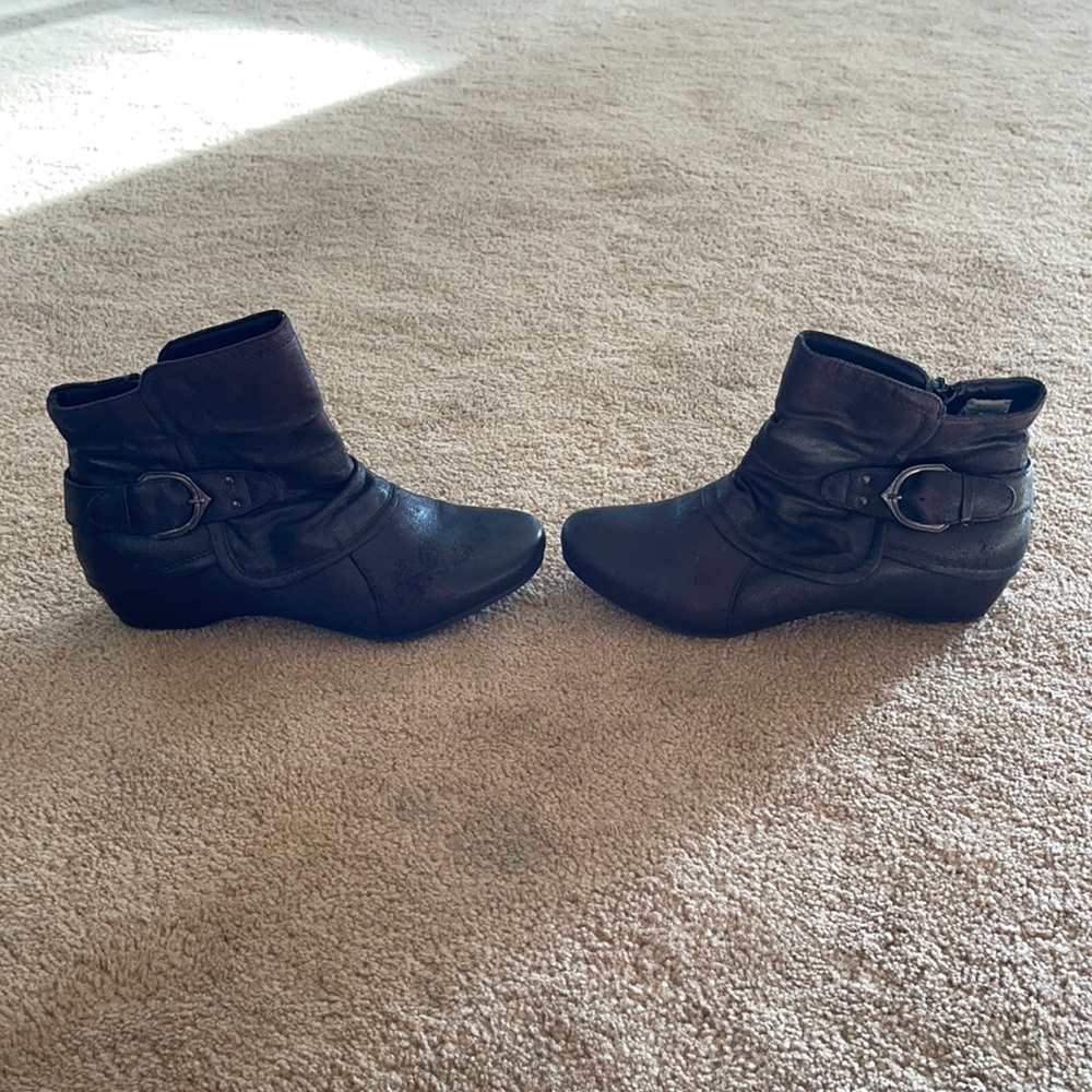 Chelsea Moreland size 10 women’s booties